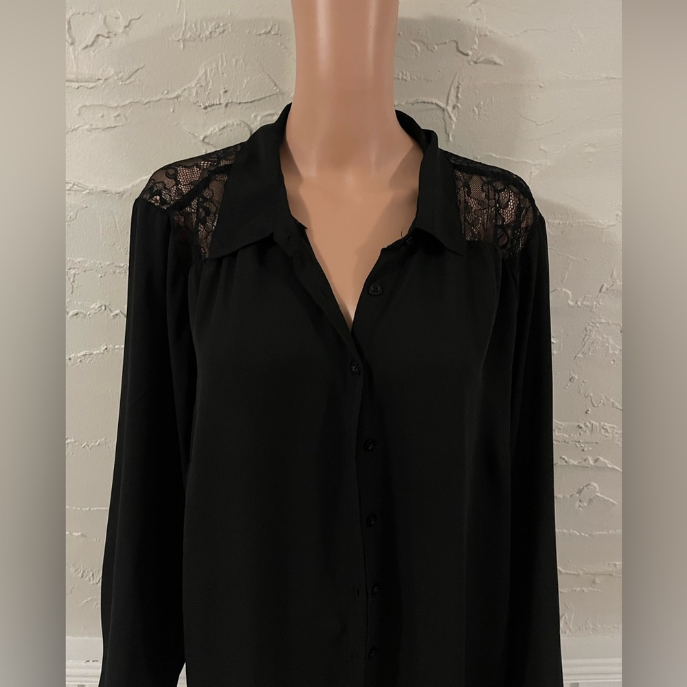 Torrid lace accent top